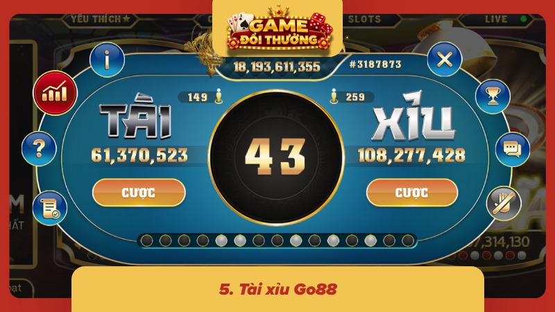 Dealer lắc xúc xắc trực tiếp trước camera, tăng tính trực quan mỗi phiên