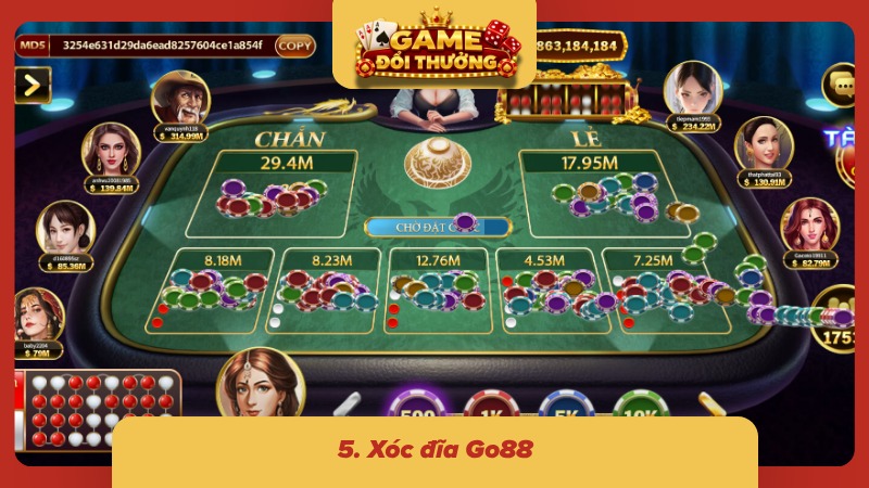 Dealer mở bát trước camera, người chơi có thể theo dõi diễn biến trực tiếp